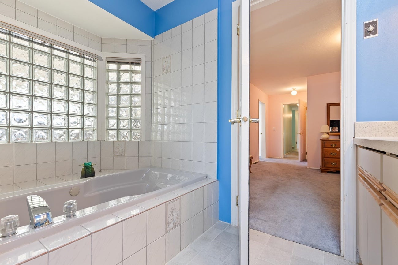 2235 Leclair Drive - Coquitlam East Single Family Residence for Sale, 4 Bedrooms (R3072881)# - 22