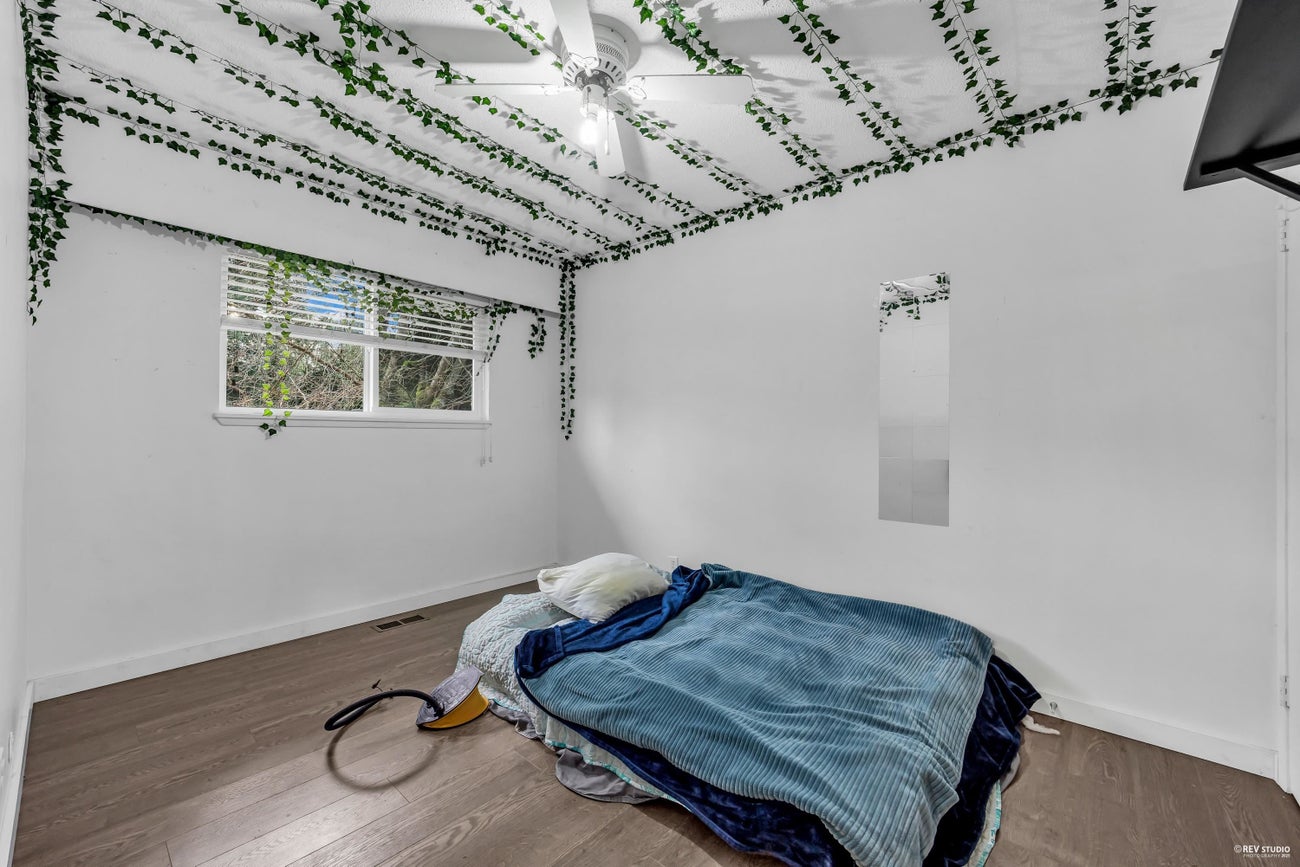 673 Lowell Court - Central Coquitlam Single Family Residence for Sale, 4 Bedrooms (R3075148)# - 16