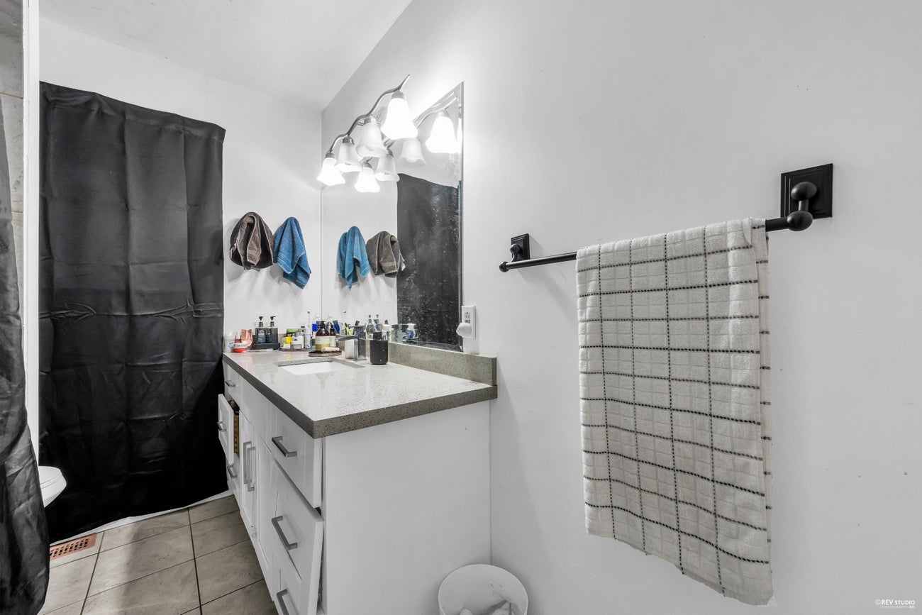 673 Lowell Court - Central Coquitlam Single Family Residence for Sale, 4 Bedrooms (R3075148)# - 17