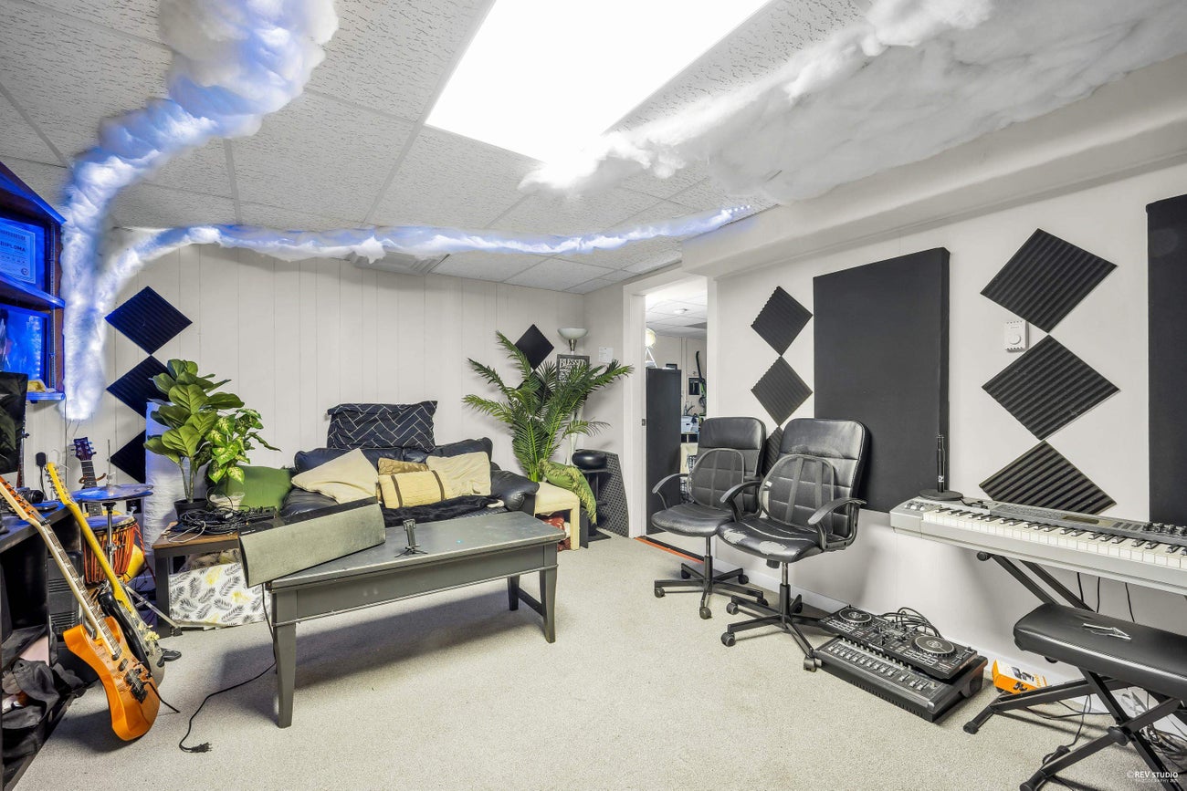 673 Lowell Court - Central Coquitlam Single Family Residence for Sale, 4 Bedrooms (R3075148)# - 21