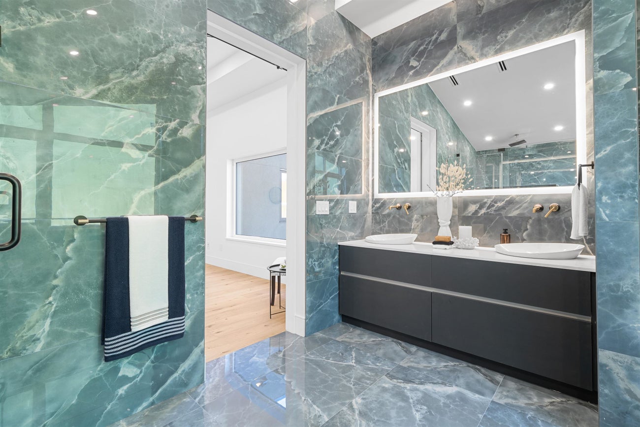 687 Poplar Street - Central Coquitlam Single Family Residence for Sale, 7 Bedrooms (R3075158)# - 24