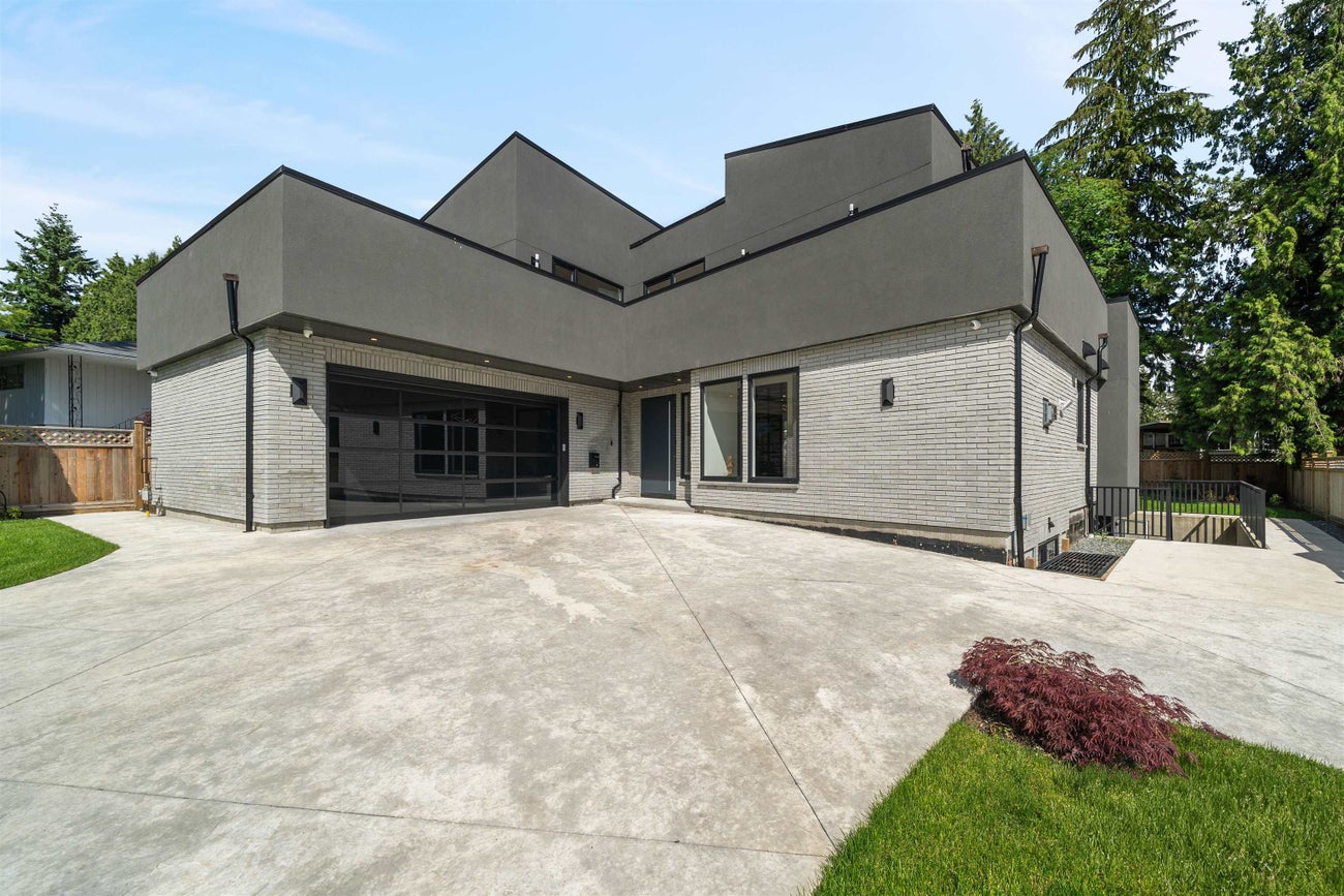 687 Poplar Street - Central Coquitlam Single Family Residence for Sale, 7 Bedrooms (R3075158)# - 2