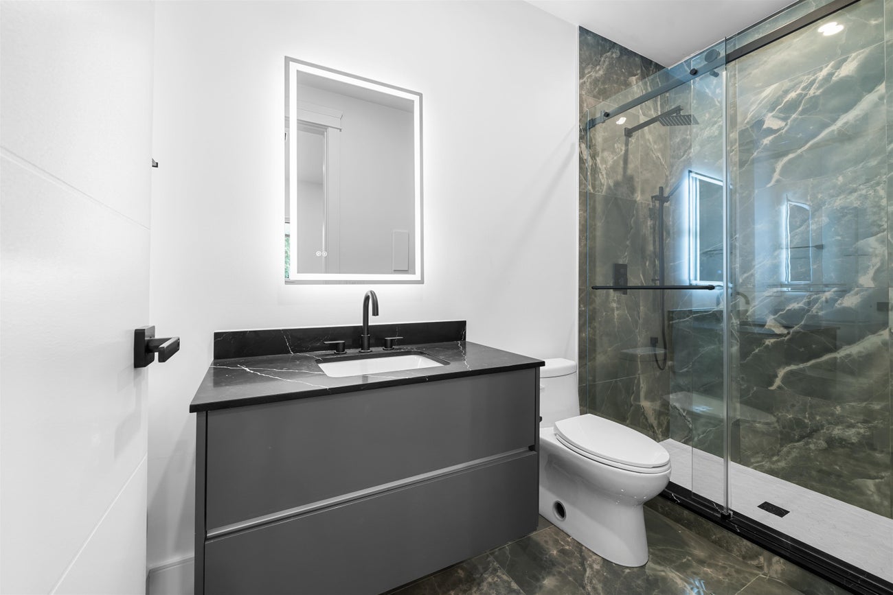 687 Poplar Street - Central Coquitlam Single Family Residence for Sale, 7 Bedrooms (R3075158)# - 34