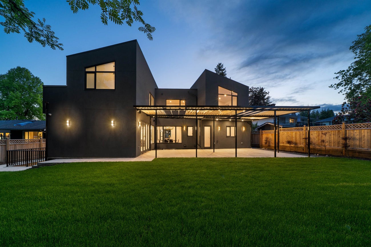 687 Poplar Street - Central Coquitlam Single Family Residence for Sale, 7 Bedrooms (R3075158)# - 4