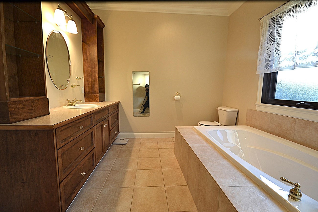 610 Robinson Street - Coquitlam West Single Family Residence for Sale, 6 Bedrooms (R3075266)# - 13