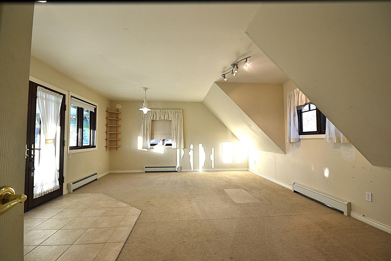 610 Robinson Street - Coquitlam West Single Family Residence for Sale, 6 Bedrooms (R3075266)# - 20