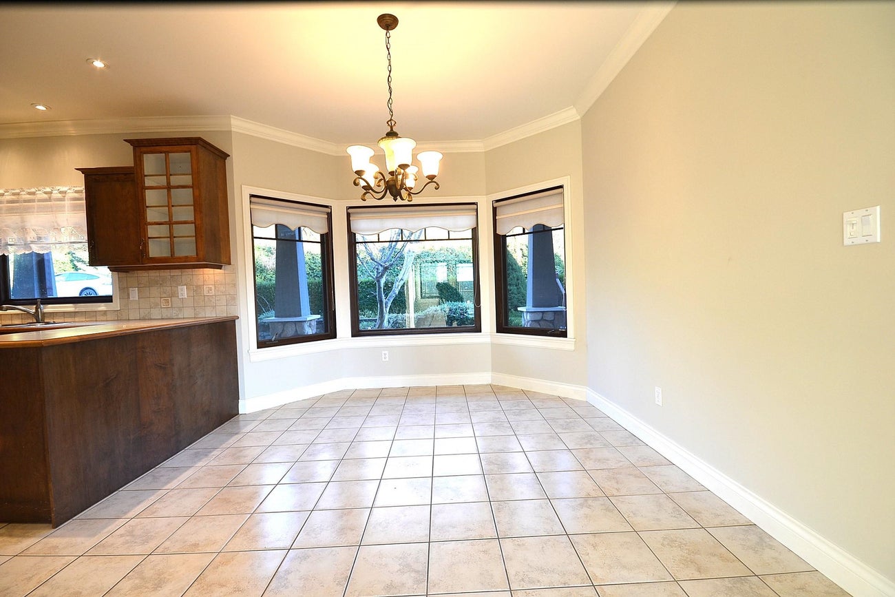 610 Robinson Street - Coquitlam West Single Family Residence for Sale, 6 Bedrooms (R3075266)# - 4