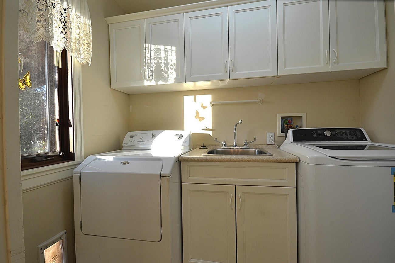 610 Robinson Street - Coquitlam West Single Family Residence for Sale, 6 Bedrooms (R3075266)# - 8