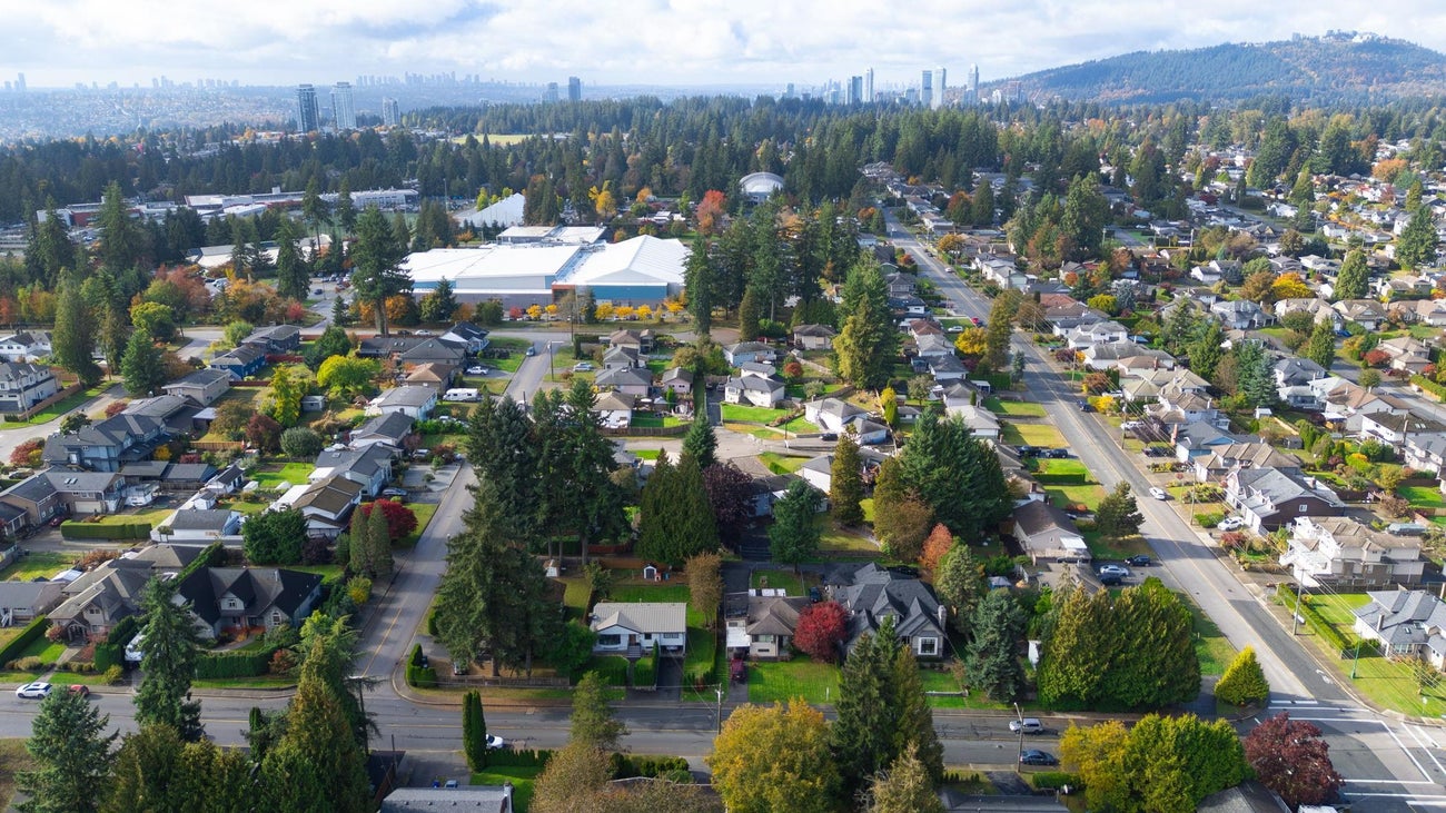 654 Linton Street - Central Coquitlam Single Family Residence for Sale, 5 Bedrooms (R3075397)# - 36