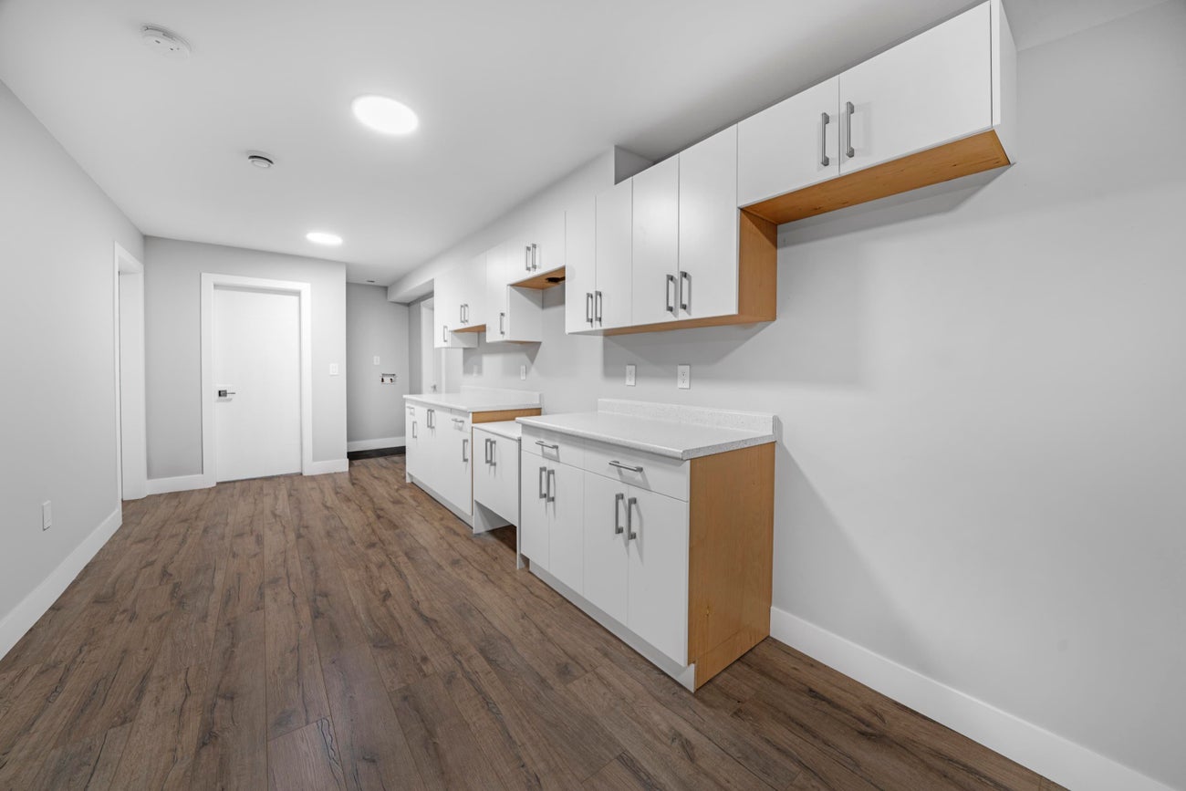 1211 Foster Avenue - Central Coquitlam Single Family Residence for Sale, 7 Bedrooms (R3075549)# - 14