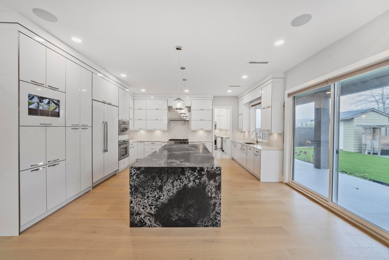 1211 Foster Avenue - Central Coquitlam Single Family Residence for Sale, 8 Bedrooms (R3075549)# - 22