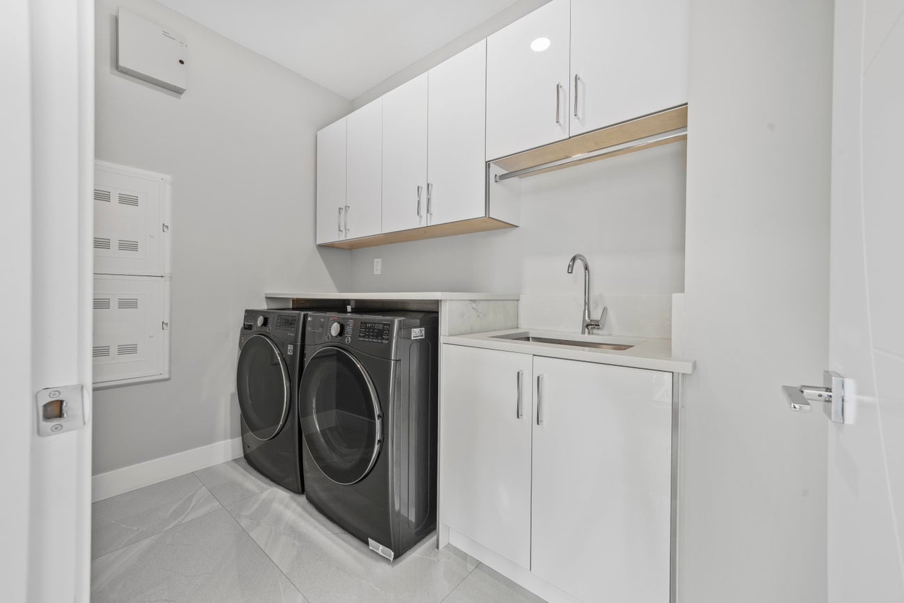 1211 Foster Avenue - Central Coquitlam Single Family Residence for Sale, 8 Bedrooms (R3075549)# - 9