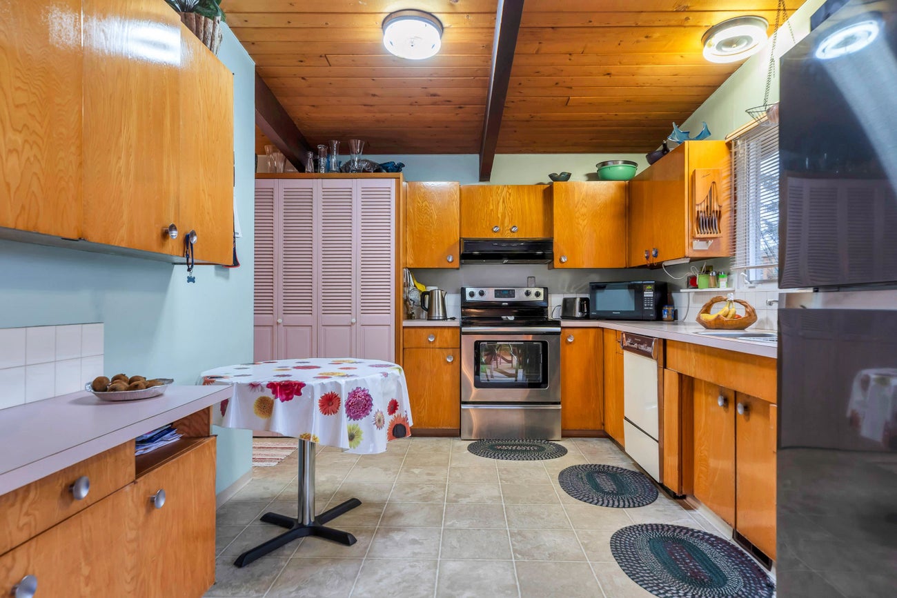 1639 Eden Avenue - Central Coquitlam Single Family Residence for Sale, 3 Bedrooms (R3075567)# - 23