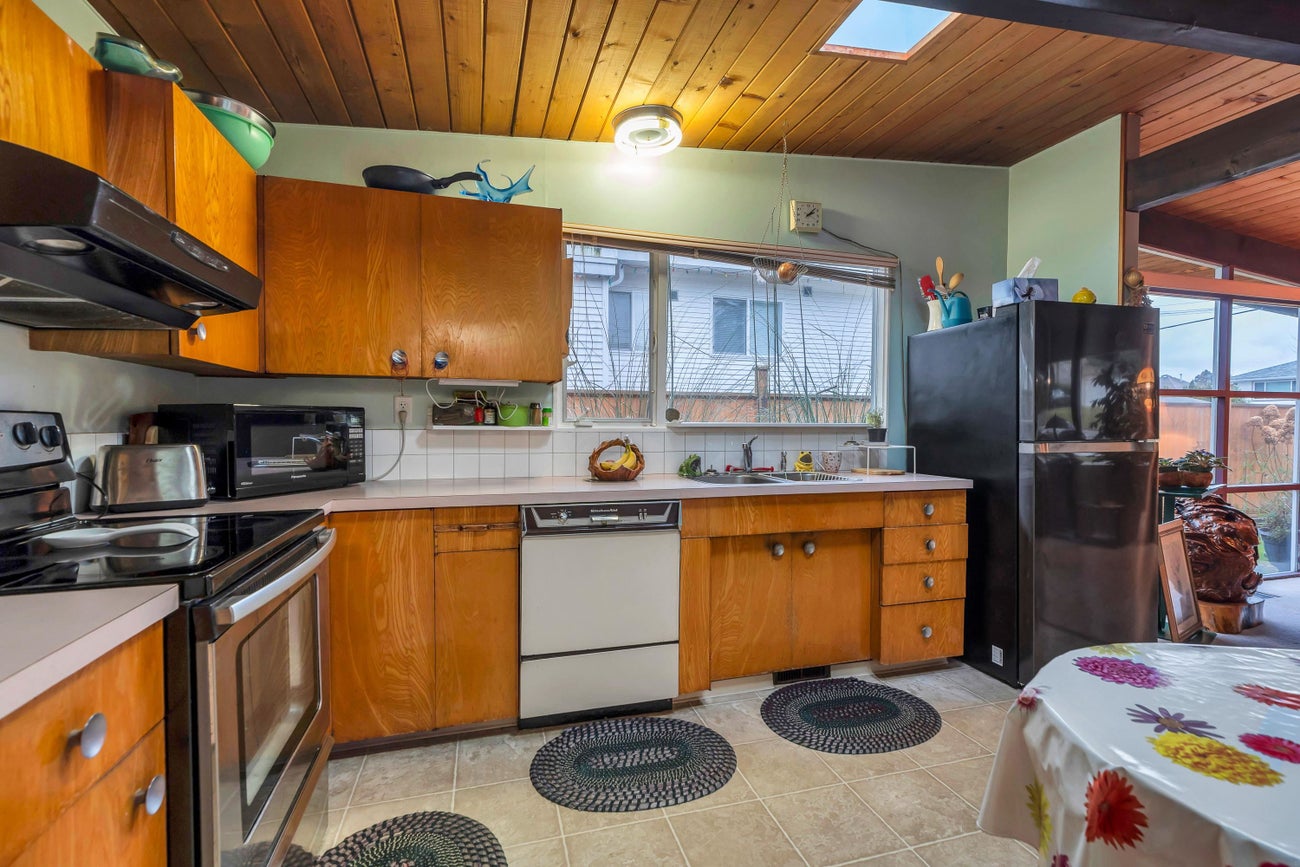 1639 Eden Avenue - Central Coquitlam Single Family Residence for Sale, 3 Bedrooms (R3075567)# - 26