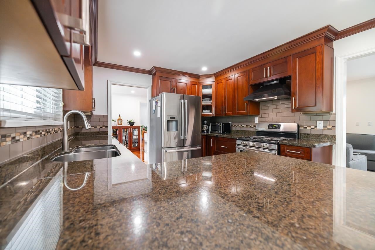 432 Riverview Crescent - Coquitlam East Single Family Residence for Sale, 6 Bedrooms (R3075793)# - 8