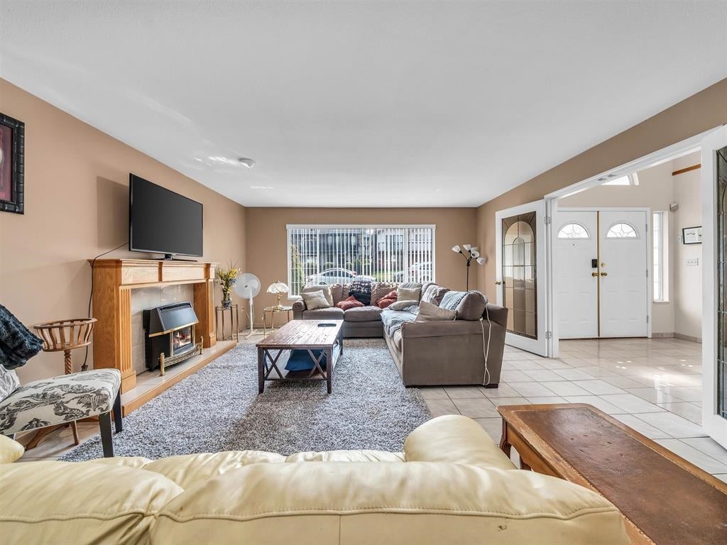 4461 Pandora Street - Vancouver Heights Single Family Residence for Sale, 5 Bedrooms (R3077303)# - 4