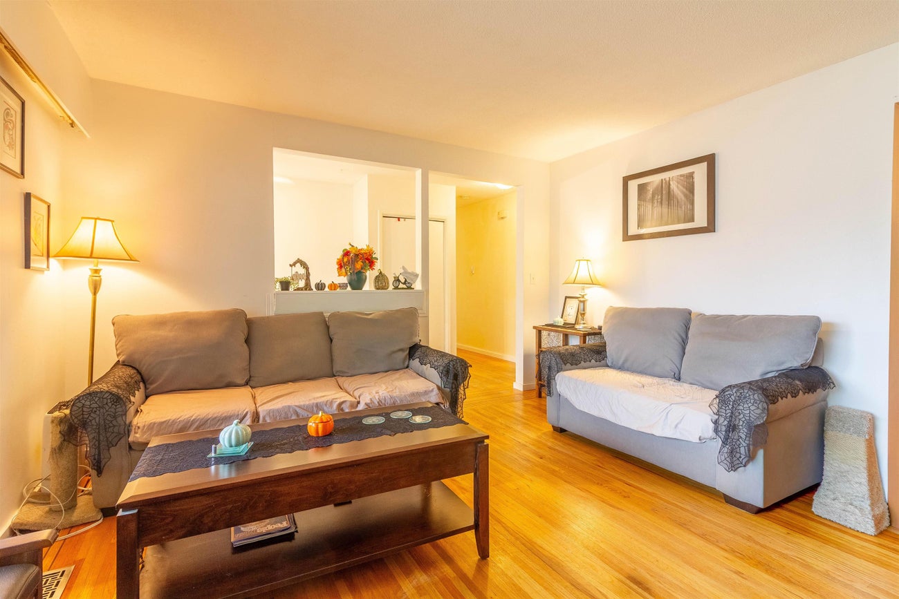 406 Schoolhouse Street - Central Coquitlam Single Family Residence for Sale, 4 Bedrooms (R3078372)# - 4