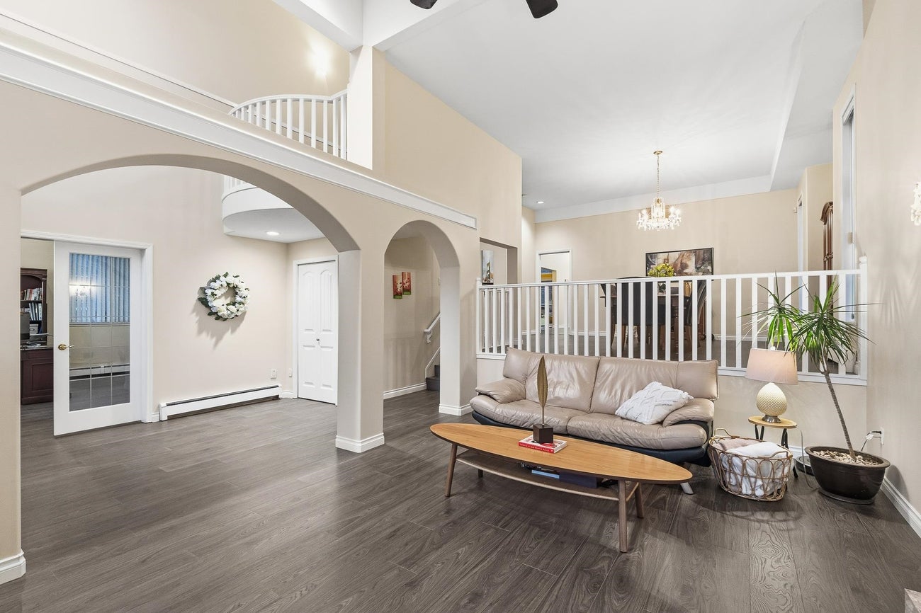 305 Sorrento Place - Coquitlam East single-family-residence for Sale, 5 Bedrooms (R3078508)# - 5