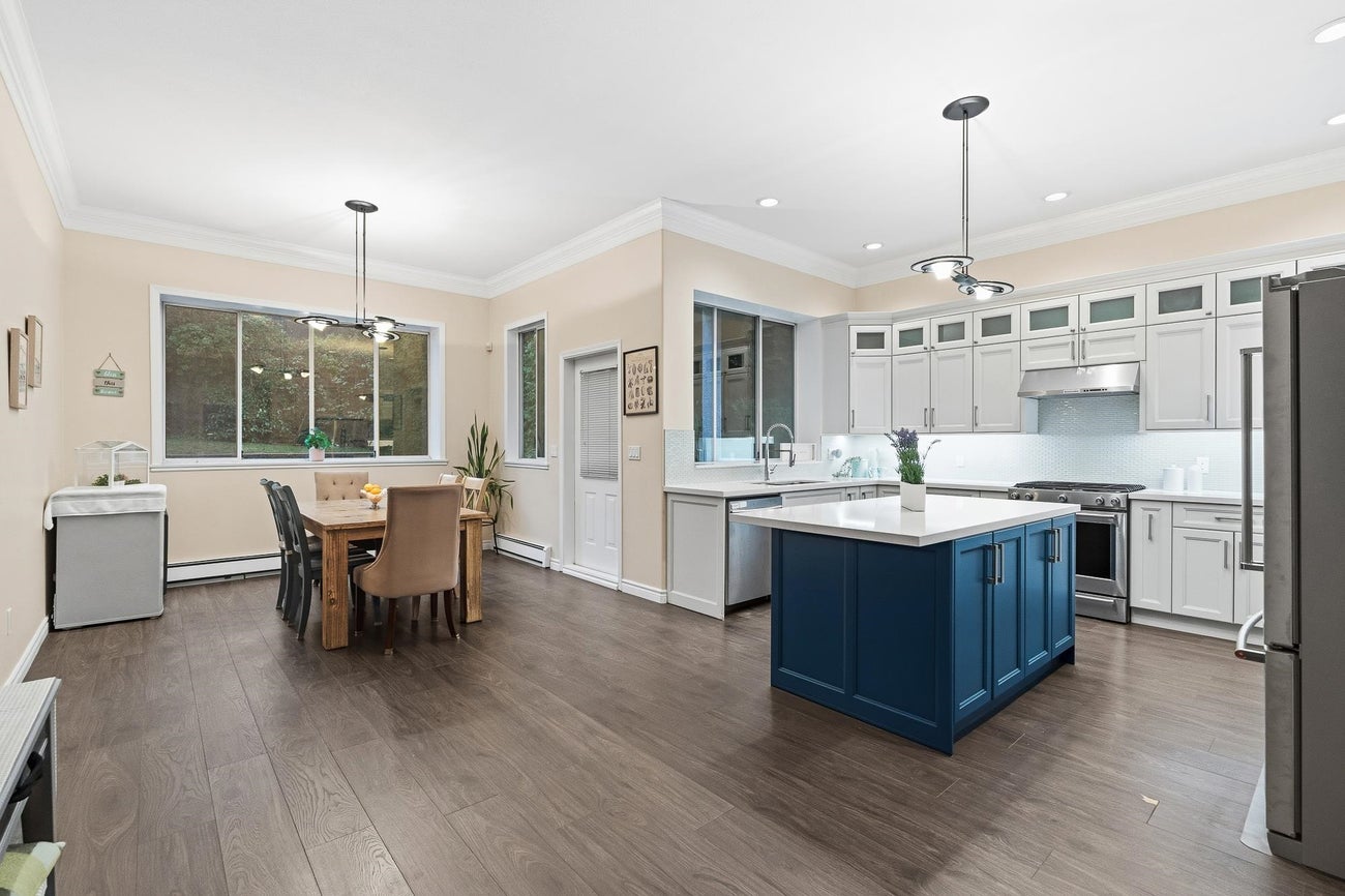 305 Sorrento Place - Coquitlam East single-family-residence for Sale, 5 Bedrooms (R3078508)# - 9