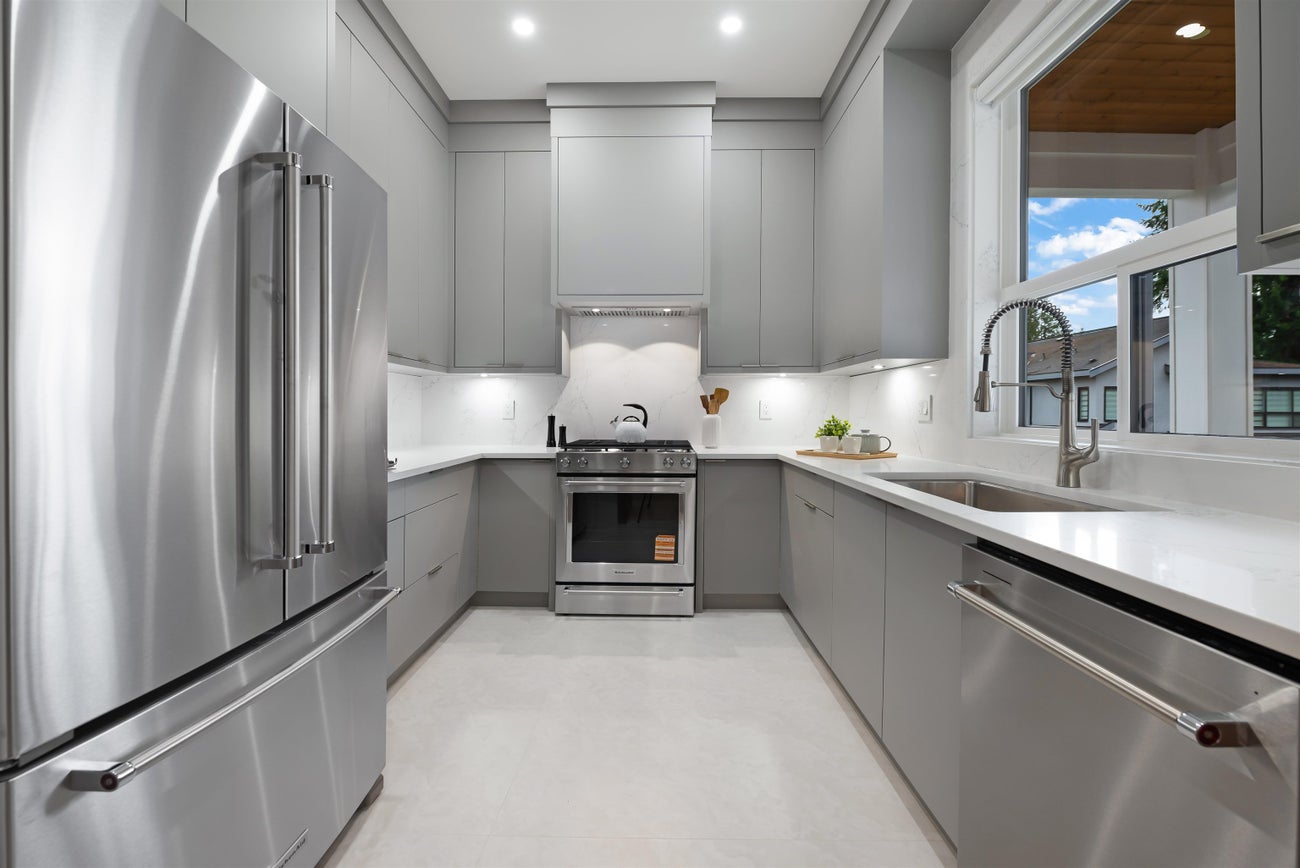 1846 Lemax Avenue - Central Coquitlam Single Family Residence for Sale, 9 Bedrooms (R3079108)# - 23