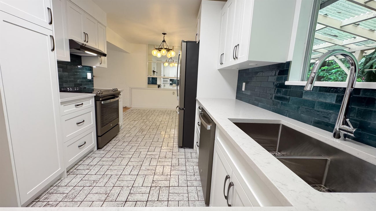 646 Claremont Street - Coquitlam West Single Family Residence for Sale, 4 Bedrooms (R3080468)# - 10