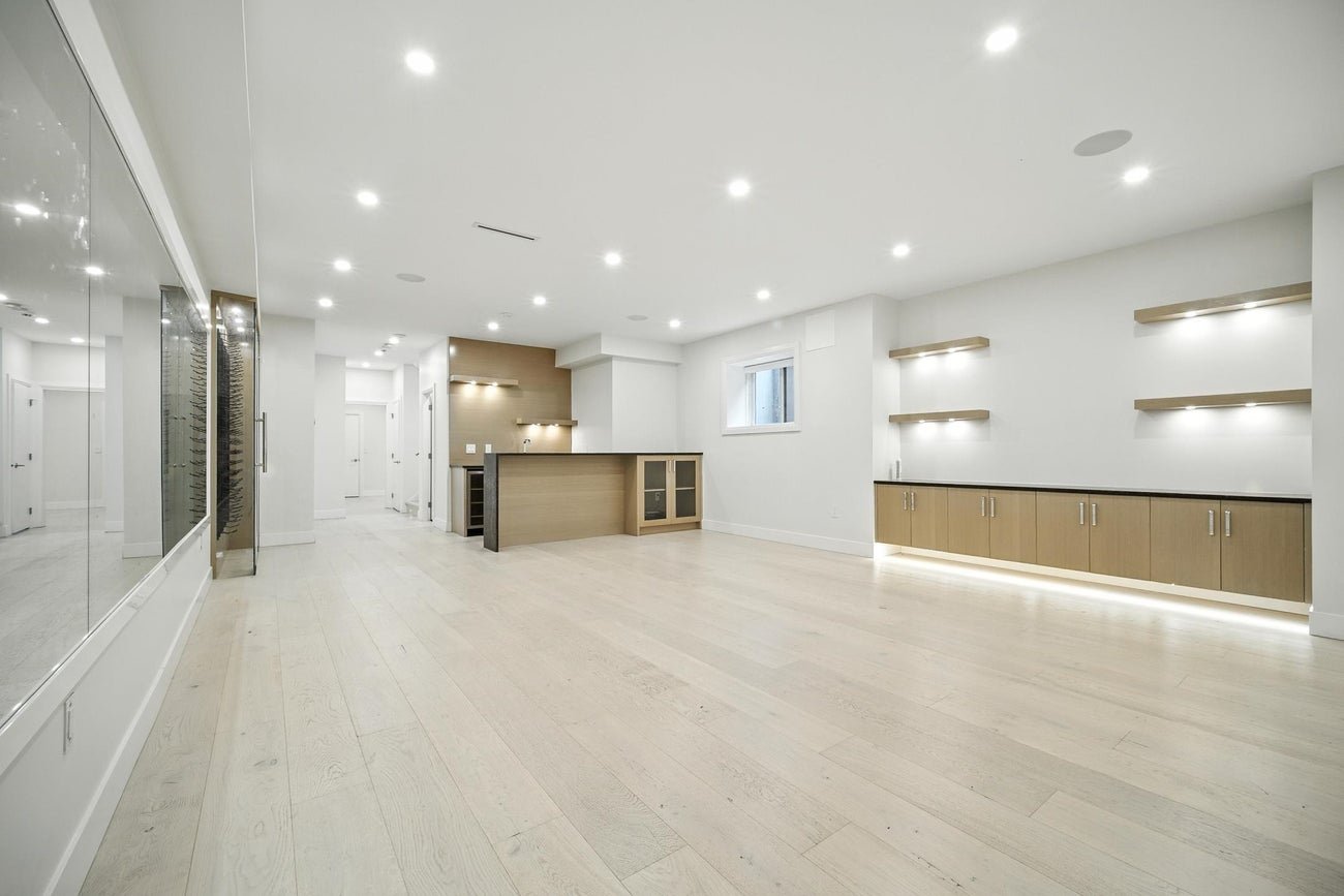 2113 Dawes Hill Road - Central Coquitlam Single Family Residence for Sale, 7 Bedrooms (R3080875)# - 32