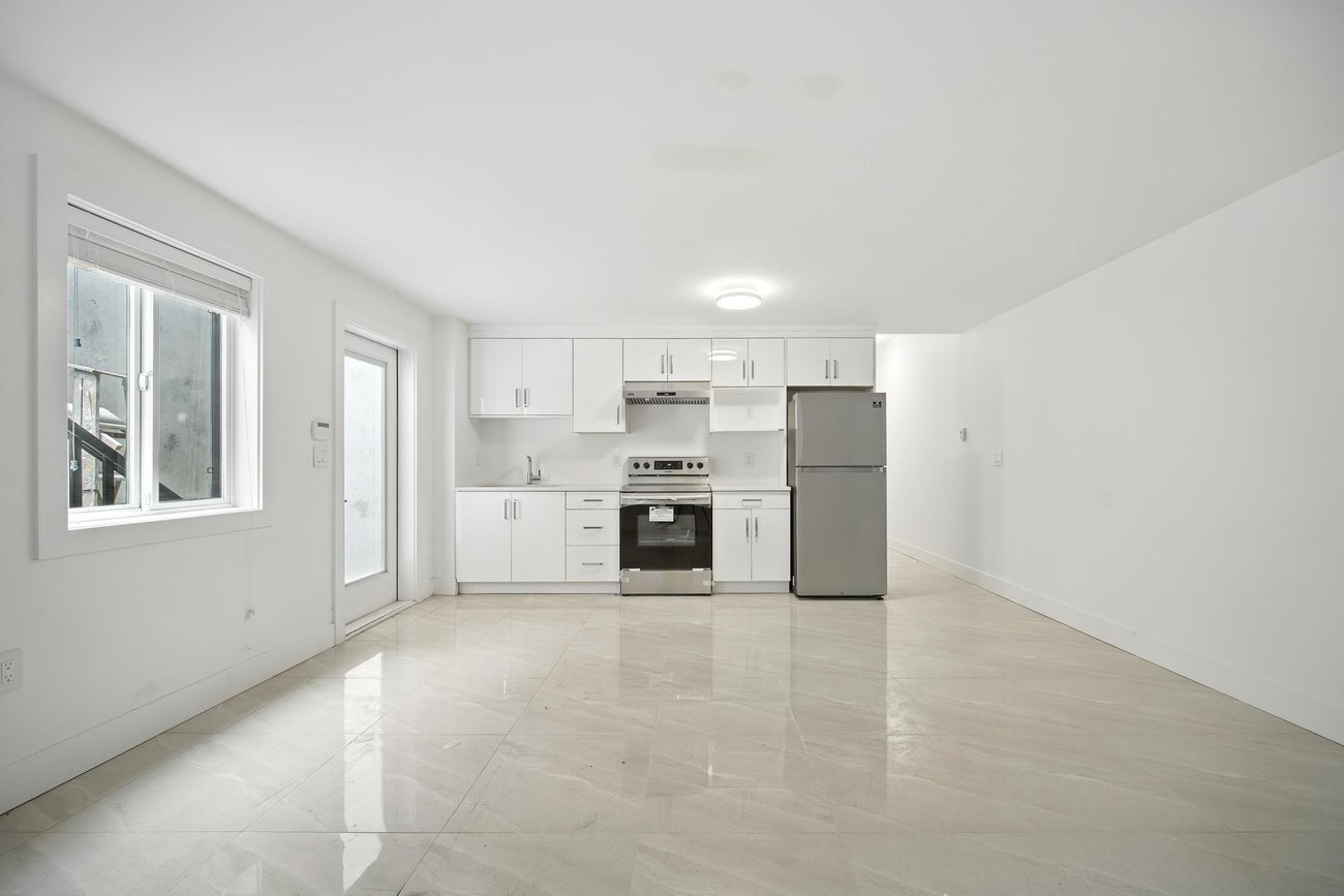 2113 Dawes Hill Road - Central Coquitlam Single Family Residence for Sale, 7 Bedrooms (R3080875)# - 35