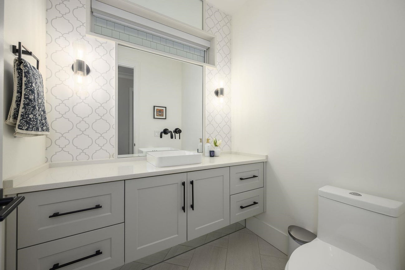 702 Robinson Street - Coquitlam West Single Family Residence for Sale, 6 Bedrooms (R3081841)# - 11