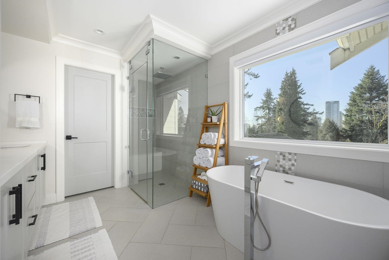 702 Robinson Street - Coquitlam West Single Family Residence for Sale, 6 Bedrooms (R3081841)# - 16