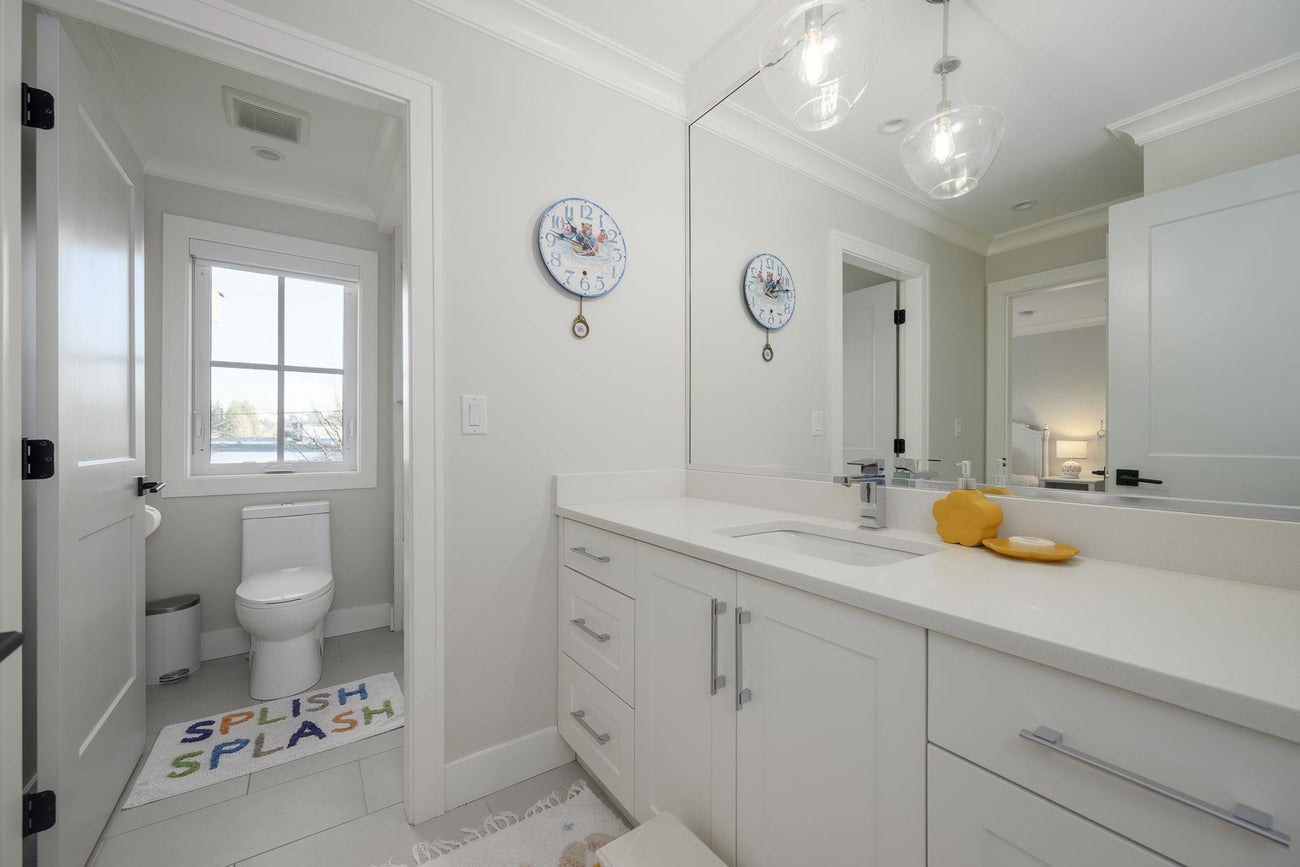 702 Robinson Street - Coquitlam West Single Family Residence for Sale, 6 Bedrooms (R3081841)# - 19