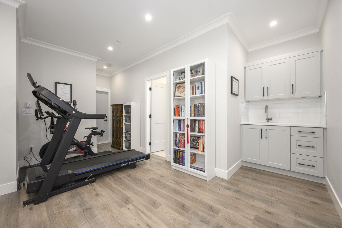 702 Robinson Street - Coquitlam West Single Family Residence for Sale, 6 Bedrooms (R3081841)# - 23