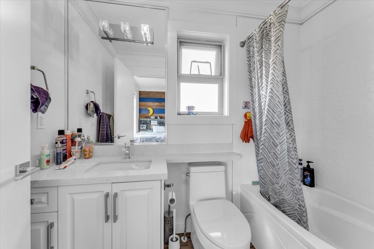 2268 Latimer Avenue - Central Coquitlam Single Family Residence for Sale, 7 Bedrooms (R3083291)# - 17