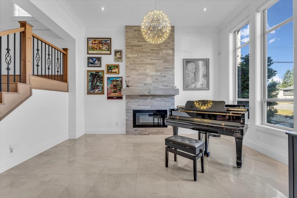 2268 Latimer Avenue - Central Coquitlam Single Family Residence for Sale, 7 Bedrooms (R3083291)# - 1