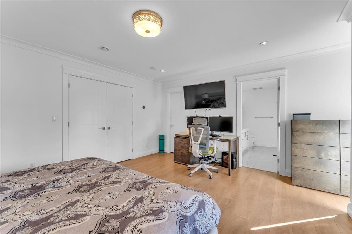 2268 Latimer Avenue - Central Coquitlam Single Family Residence for Sale, 7 Bedrooms (R3083291)# - 24