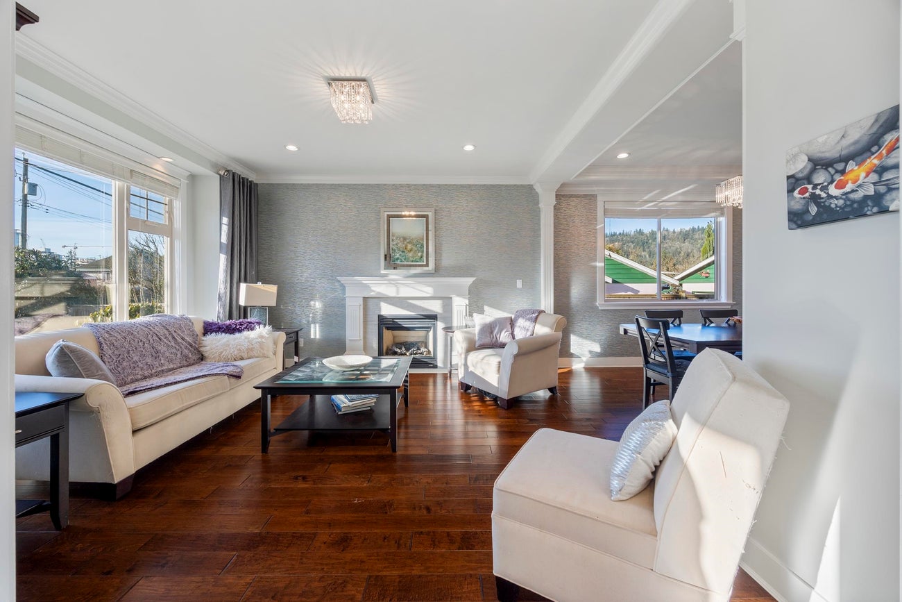 651 Chapman Avenue - Coquitlam West Single Family Residence for Sale, 6 Bedrooms (R3084656)# - 2