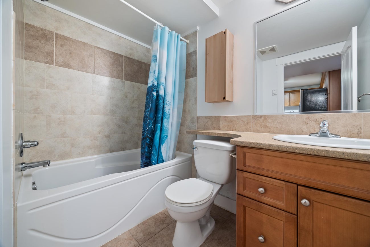 651 Chapman Avenue - Coquitlam West Single Family Residence for Sale, 6 Bedrooms (R3084656)# - 34