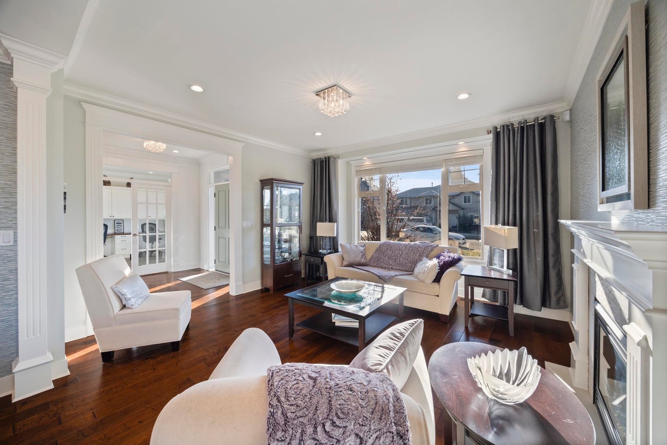 651 Chapman Avenue - Coquitlam West Single Family Residence for Sale, 6 Bedrooms (R3084656)# - 3