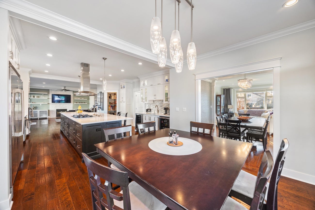 651 Chapman Avenue - Coquitlam West Single Family Residence for Sale, 6 Bedrooms (R3084656)# - 6