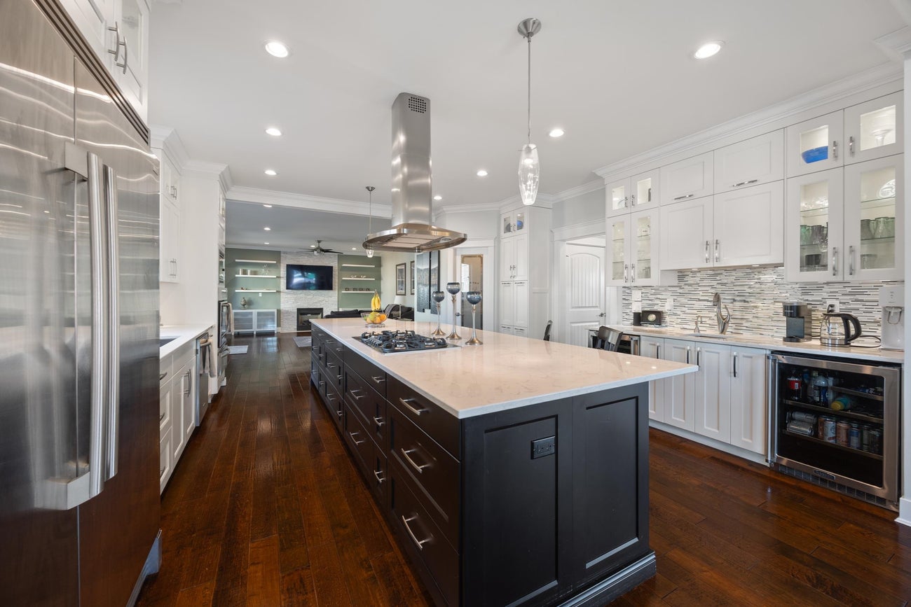 651 Chapman Avenue - Coquitlam West Single Family Residence for Sale, 6 Bedrooms (R3084656)# - 9