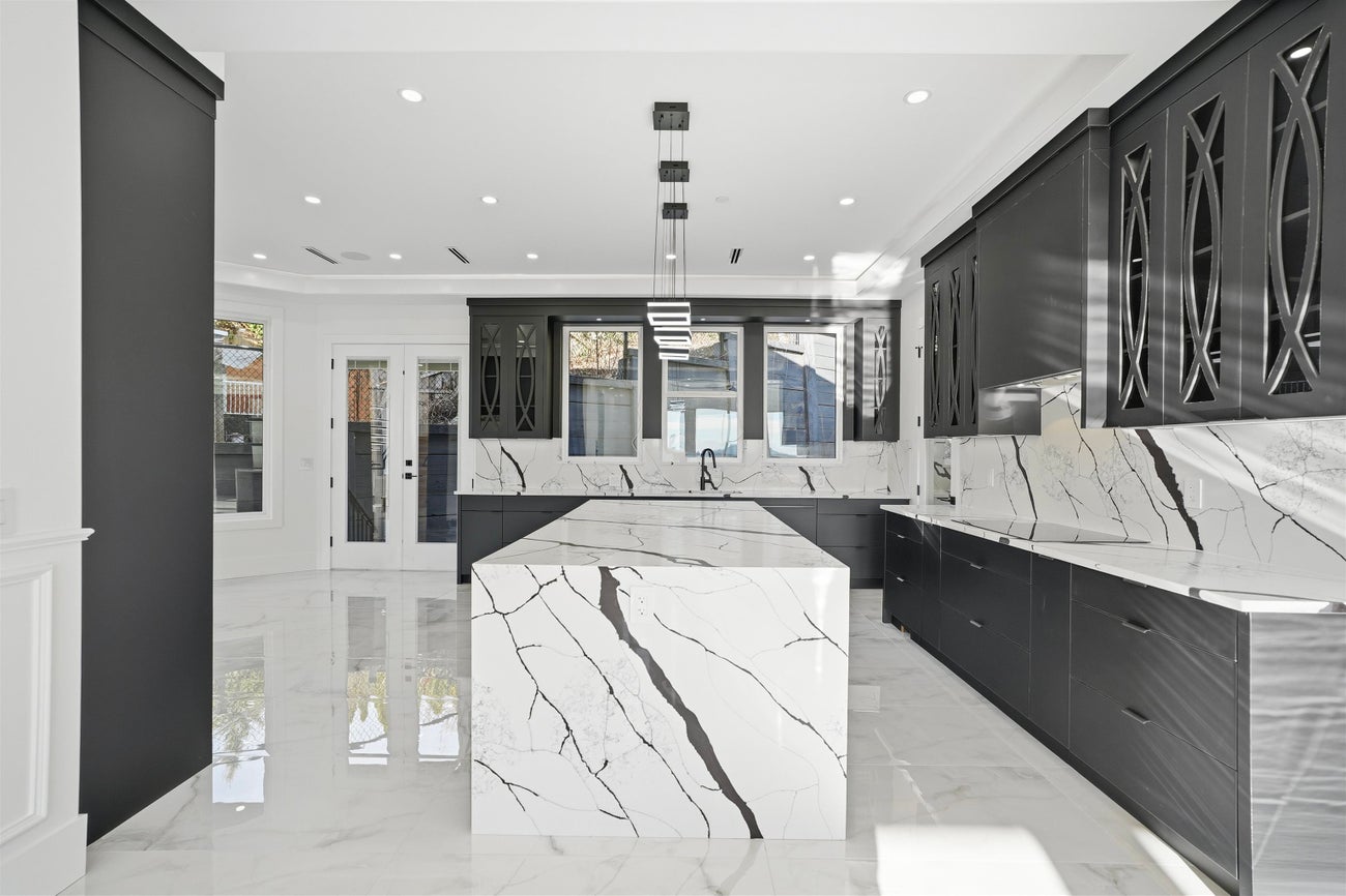 2263 Monashee Court - Coquitlam East Single Family Residence for Sale, 6 Bedrooms (R3085391)# - 9