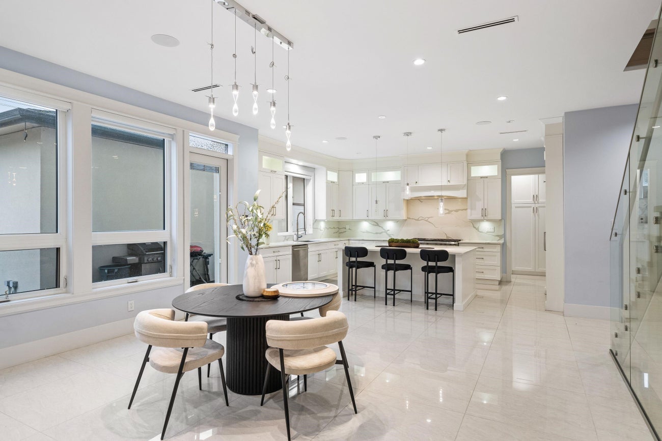 656 Blue Mountain Street - Coquitlam West Single Family Residence for Sale, 7 Bedrooms (R3086947)# - 12