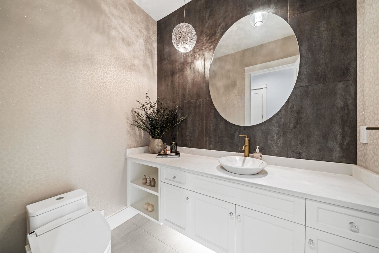 656 Blue Mountain Street - Coquitlam West Single Family Residence for Sale, 7 Bedrooms (R3086947)# - 20