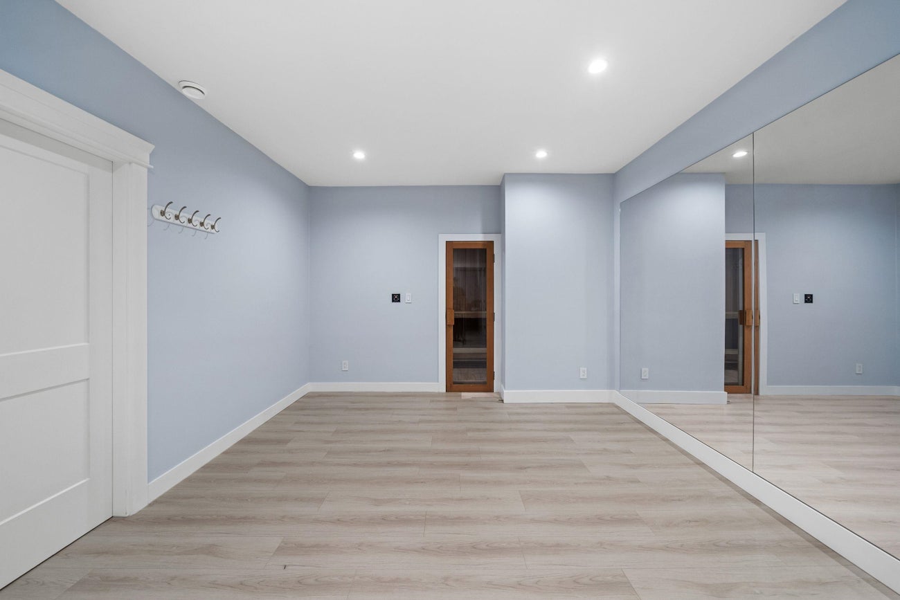 656 Blue Mountain Street - Coquitlam West Single Family Residence for Sale, 7 Bedrooms (R3086947)# - 23