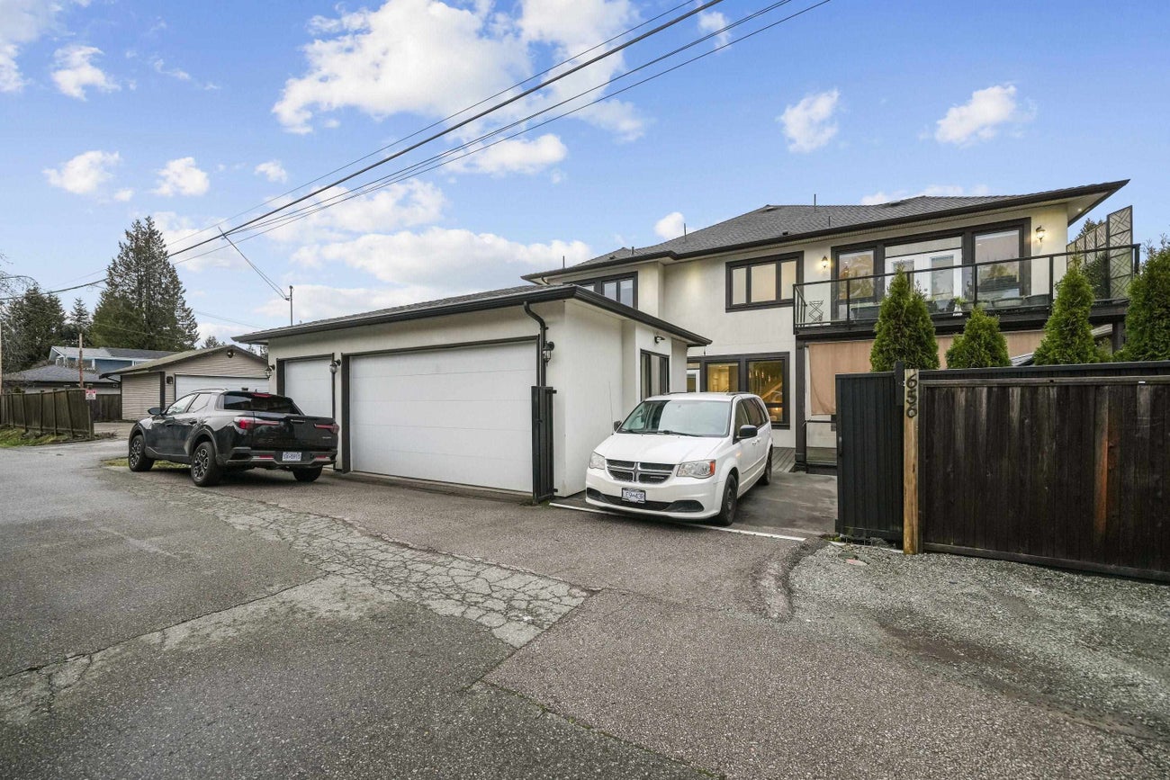 656 Blue Mountain Street - Coquitlam West Single Family Residence for Sale, 7 Bedrooms (R3086947)# - 33