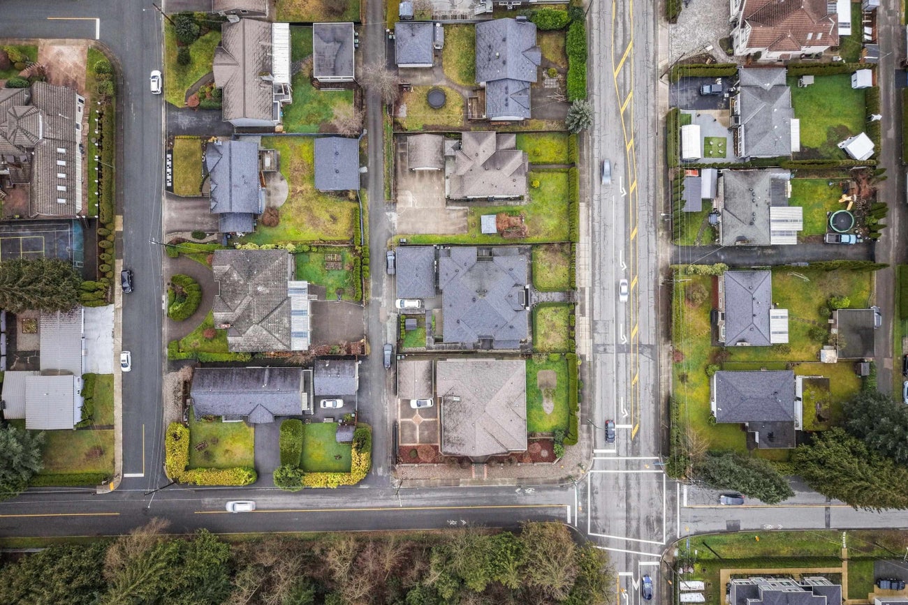 656 Blue Mountain Street - Coquitlam West Single Family Residence for Sale, 7 Bedrooms (R3086947)# - 36