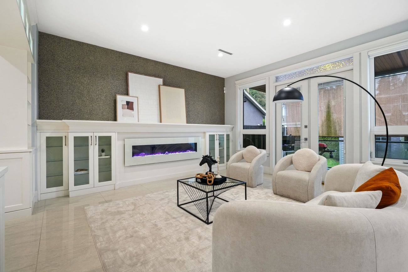 656 Blue Mountain Street - Coquitlam West Single Family Residence for Sale, 7 Bedrooms (R3086947)# - 7