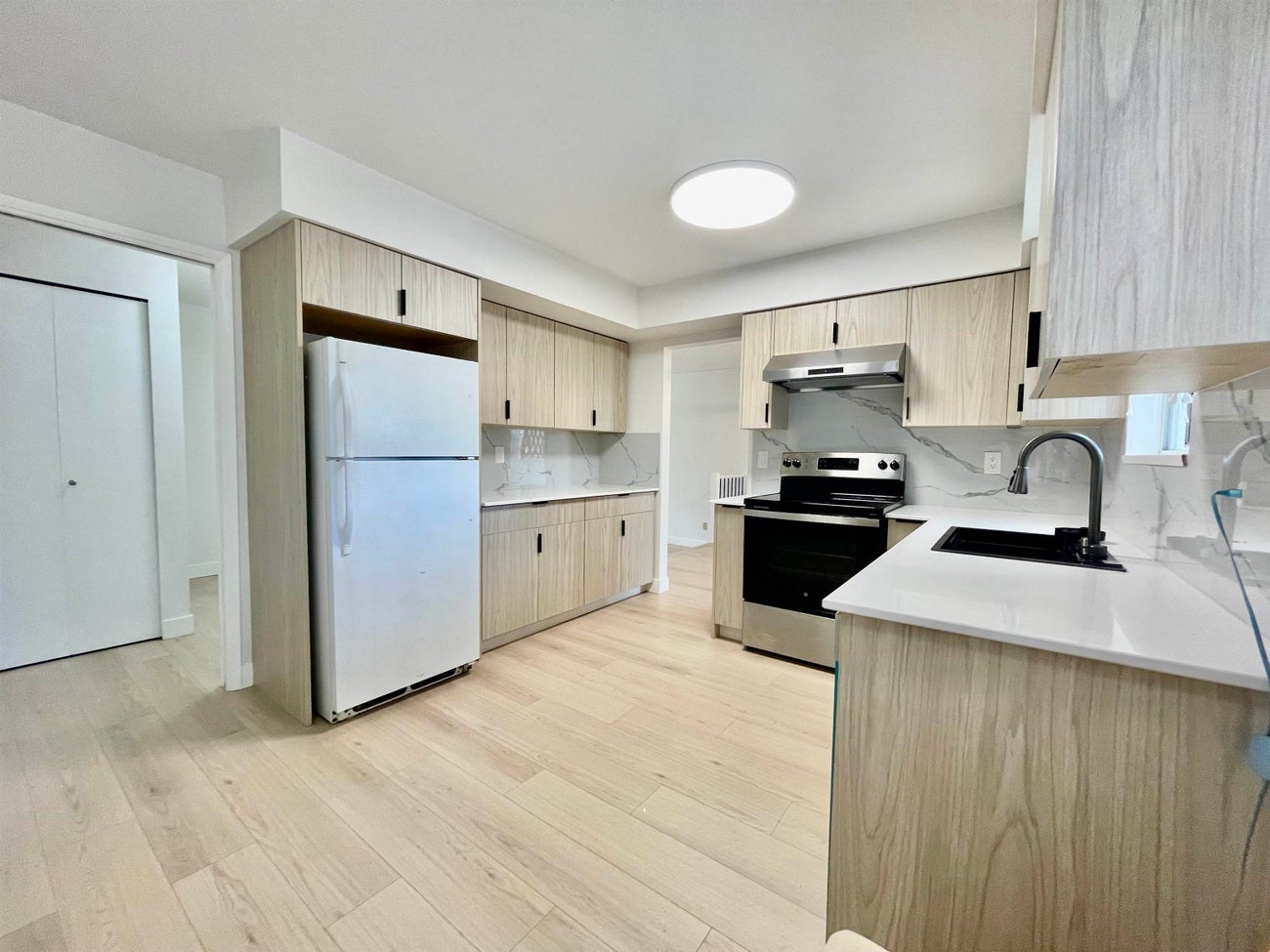 657 Poirier Street - Central Coquitlam Single Family Residence for Sale, 3 Bedrooms (R3087039)# - 10