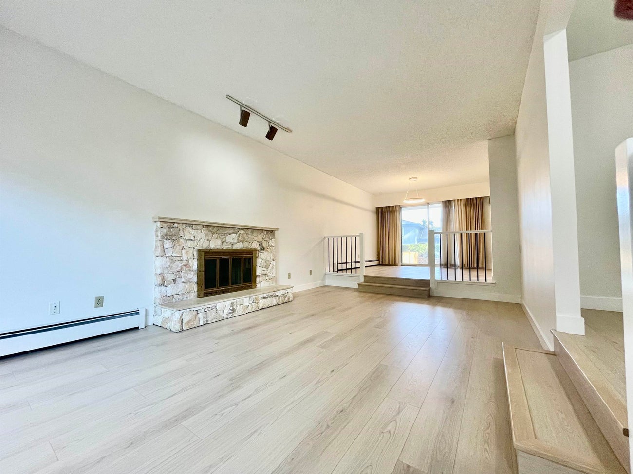 657 Poirier Street - Central Coquitlam Single Family Residence for Sale, 3 Bedrooms (R3087039)# - 7