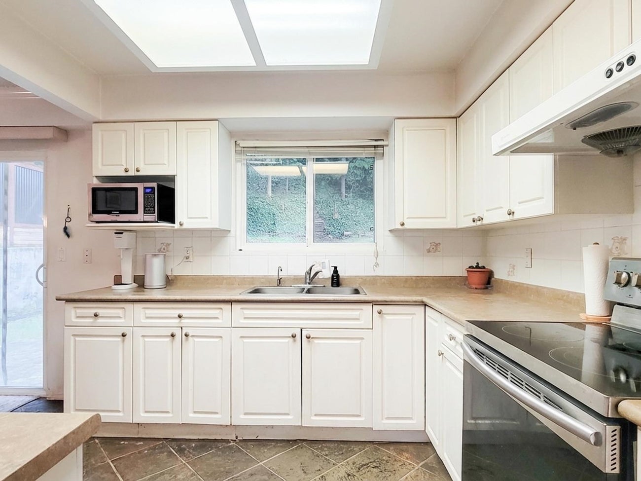 2519 Penshurst Court - Coquitlam East Single Family Residence for Sale, 4 Bedrooms (R3087828)# - 16