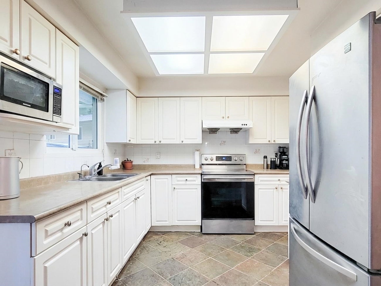 2519 Penshurst Court - Coquitlam East Single Family Residence for Sale, 4 Bedrooms (R3087828)# - 17